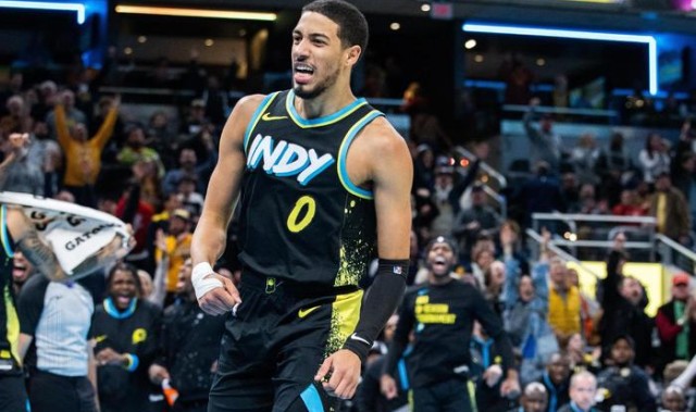  哈利伯顿25+15步行者横扫活塞