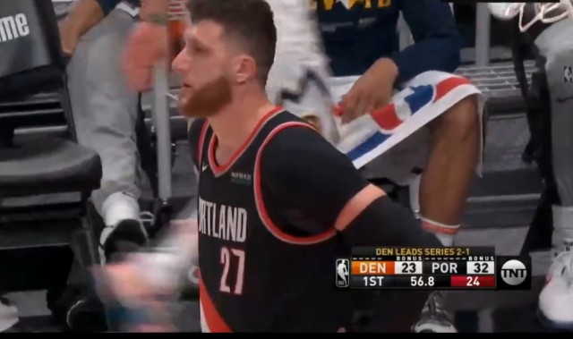  约基奇揽三双加关键封盖带领掘金击败凯尔特人