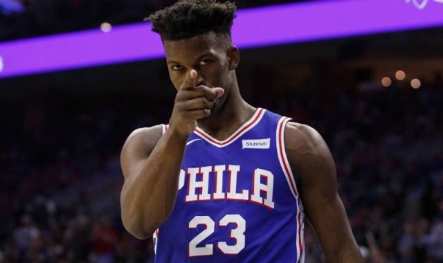  斯科蒂-巴恩斯30+10猛龙屠狼  