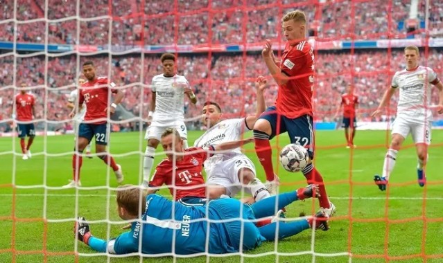  拜仁格雷茨卡头球破门，德甲高空轰炸战术再现威力