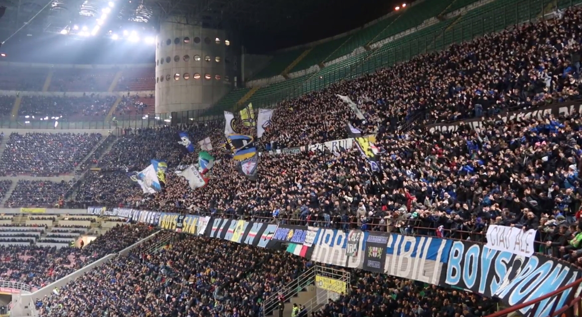  尤文球迷横幅抗议管理层，要求重聘体育总监  